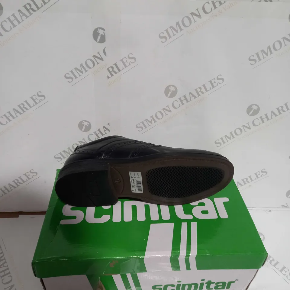 BOXED PAIR OF SCIMITAR WING CAP BROGUE OXFORD SIZE 9