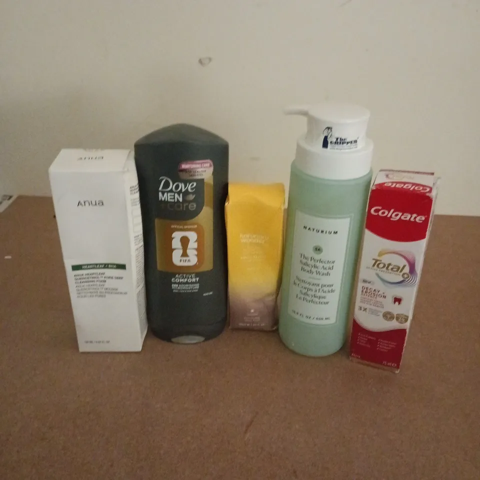 APPROXIMATELY 15 ASSORTED HEALTH & BEAUTY PRODUCTS TO INCLUDE ANUA CLEANSING FOAM, NATURIUM BODY WASH, DOVE MEN +CARE, ETC - COLLECTION ONLY