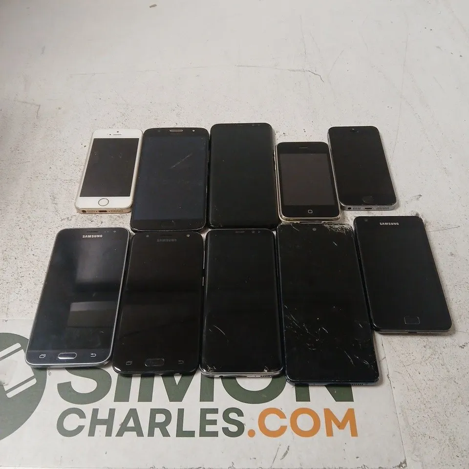 10 X ASSORTED DAMAGED SMARTPHONES IN VARIOUS MODELS TO INCLUDE SAMSUNG & APPLE