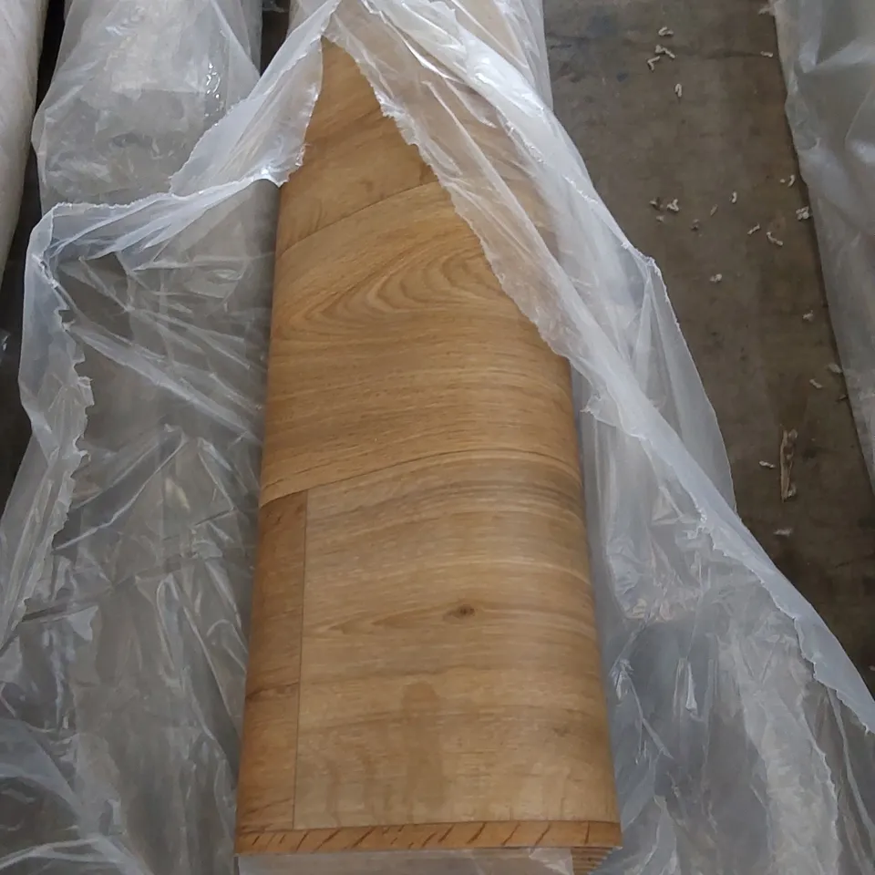 ROLL OF QUALITY ZEENA FUMED OAK NATURAL BEIGE VIYNL // SIZE: APPROXIMATELY 4 X 5.1m