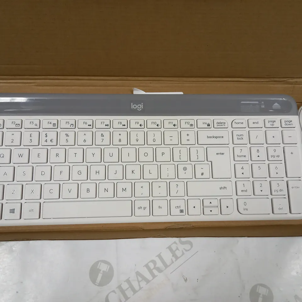 LOGITECH WHITE SLIM KEYBOARD