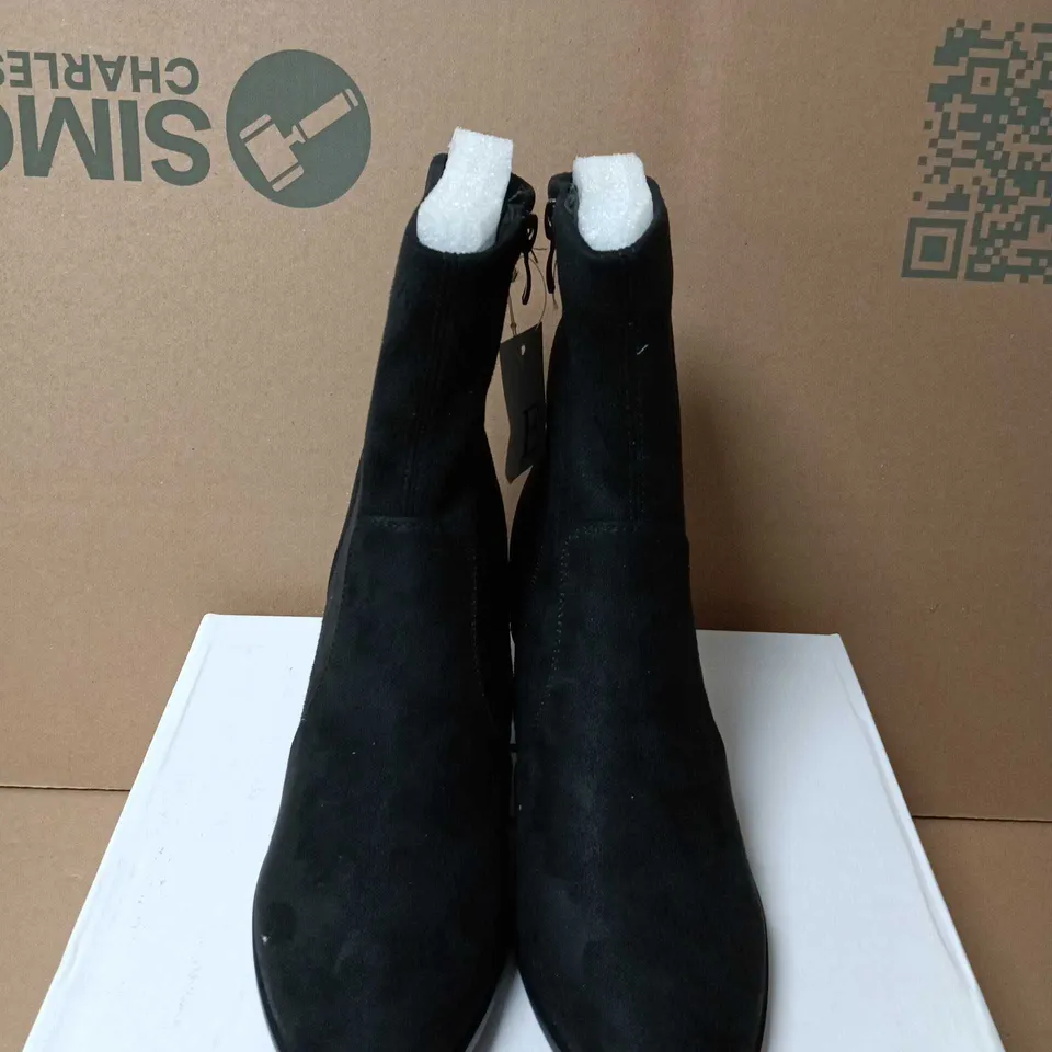 BOXED PAIR OF SHOES BY EMMA CHLOE BLACK SUEDE ANKLE BOOTS – UK 4