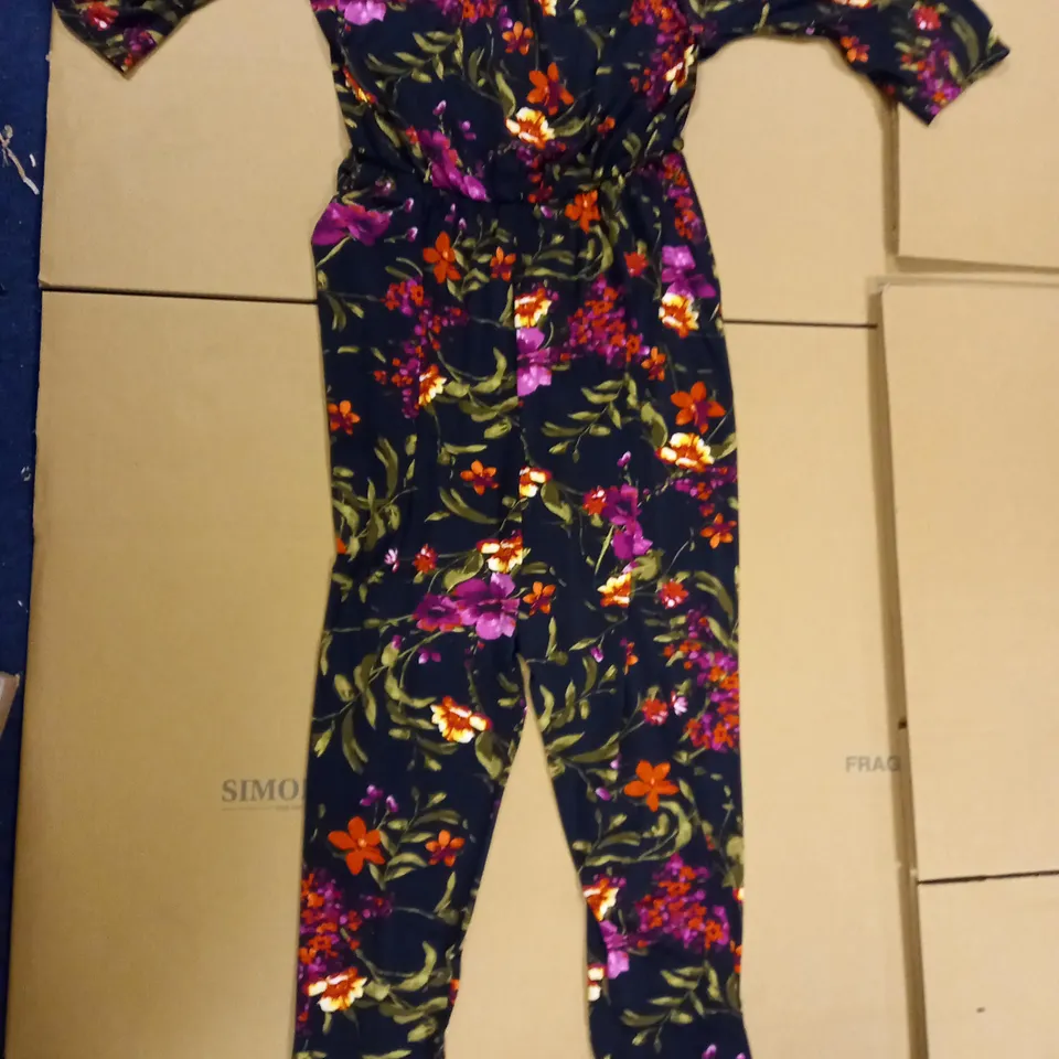 LOT OF APPROX 13 BRAND NEW KIM&CO BLACK FLORAL SLEEVED JUMPSUIT - SIZE XL/2XL