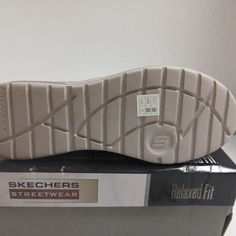 BOXED PAIR OF SKECHERS STREETWEAR MEN'S SHOES - BROWN/OLIVE CANVAS, UK 10