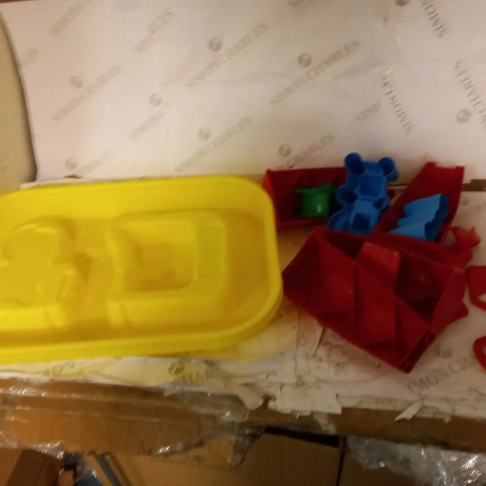SUNSHINE FUN CLUB SAND & WATER TABLE  RRP £29.99