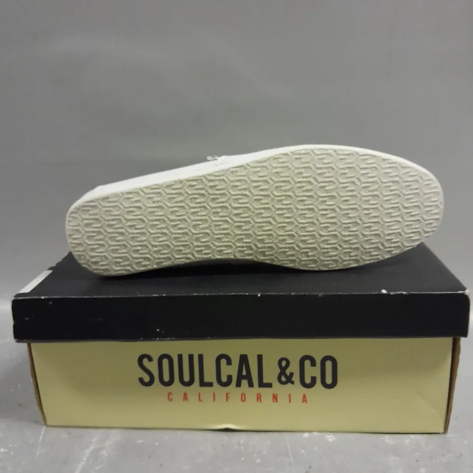 BOXED PAIR OF SOULCAL & CO LONG BEACH SLIP ON SHOES IN WHITE - 8