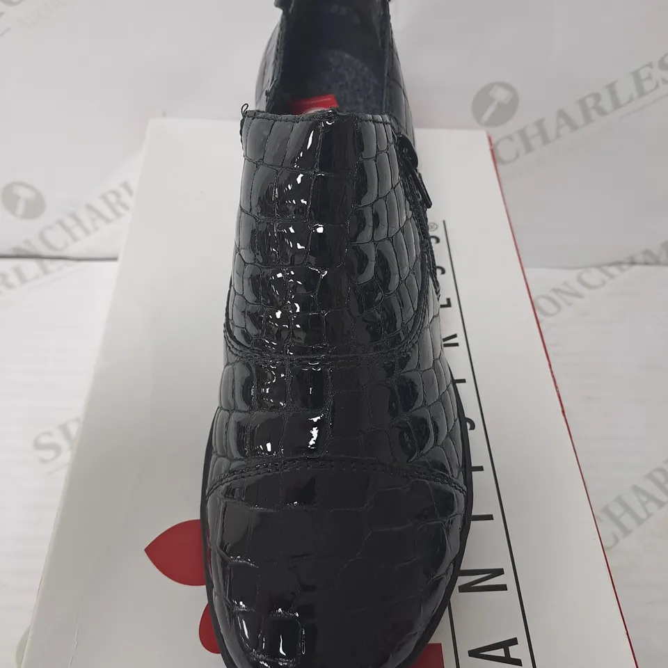 RIEKER BOXED CROCODILE SHORT HEEL BLACK SHOE SIZR 5