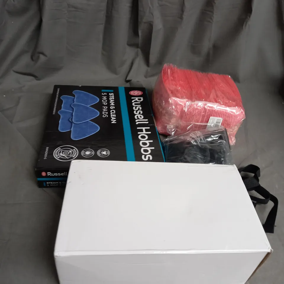 BOX OF APROXIMATELY 12 ASSORTED HOUSEHOLD ITEMS TO INCLUDE 5 MOP PADS , PLASTIC CUPS , LED DOWNLIGHTS , ETC 