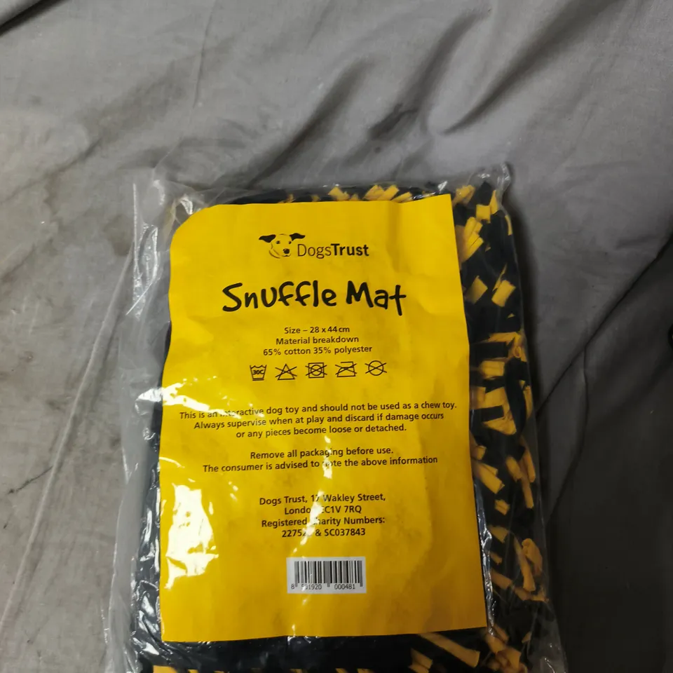 DOGS TRUST SNUFFLE MAT – 28 X 44 CM (DOG TOY)