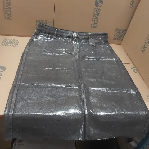 BOX CONTAINING APPROXIMATELY 10x BRAND NEW JD WILLIAMS METALIC SKIRTS - SIZE 24