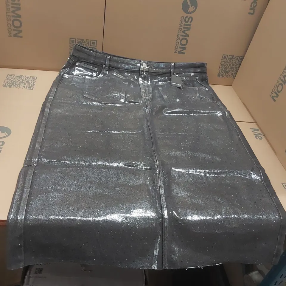 BOX CONTAINING APPROXIMATELY 10x BRAND NEW JD WILLIAMS METALIC SKIRTS - SIZE 24