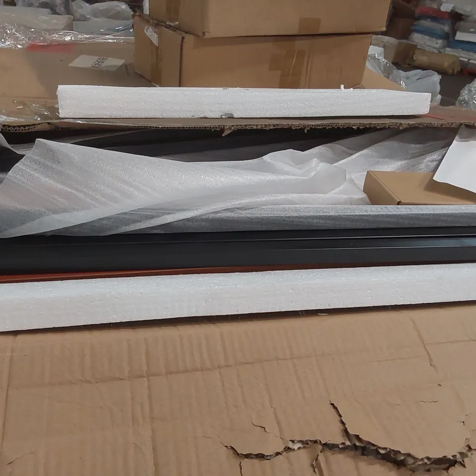 PALLET CONTAINING A LARGE ASSORTMENT OF FURNITURE ITEMS INCLUDING: MICOZY DESKS ECT