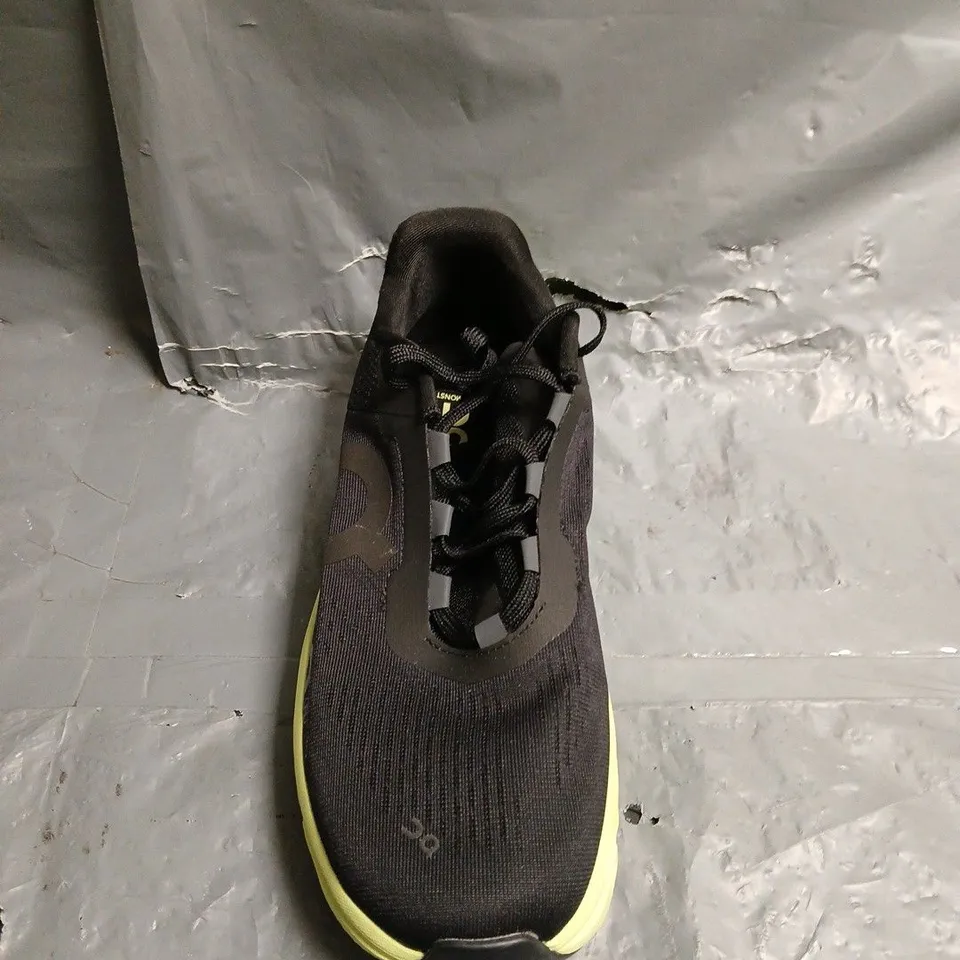 PAIR OF ON CLOUD MONSTER TRAINERS - 6.5