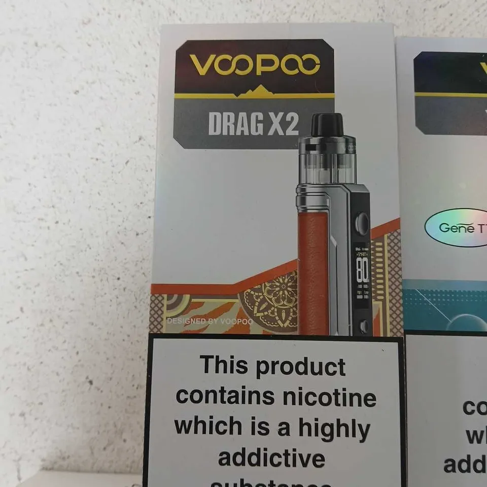 BOX OF APPROXIMATELY 35 ASSORTED E-CIGARETTES AND COMPONENTS TO INCLUDE:  VOOPOO DRAG X2 DEVICE KIT 
