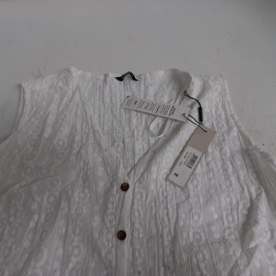 ROMAN EMBELLISHED SLEEVELESS CRINKLE BLOUSE IN WHITE - 16