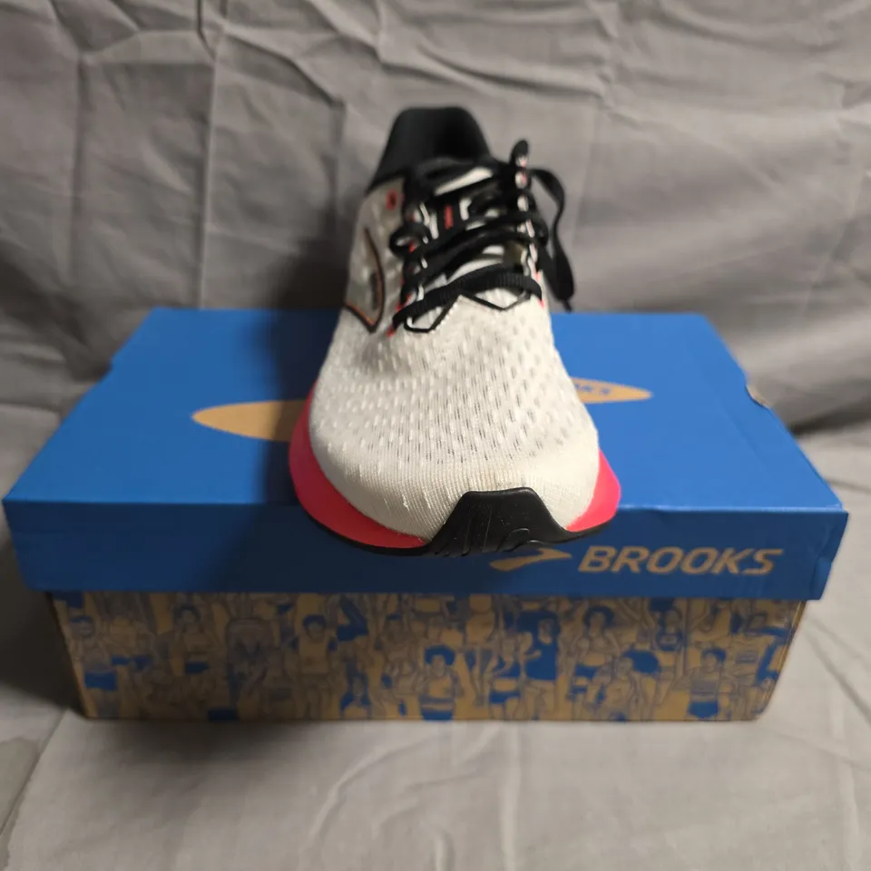 BOXED PAIR OF BROOKS HYPERION TRAINERS IN WHITE/CORAL/ORANGE SIZE UK 5