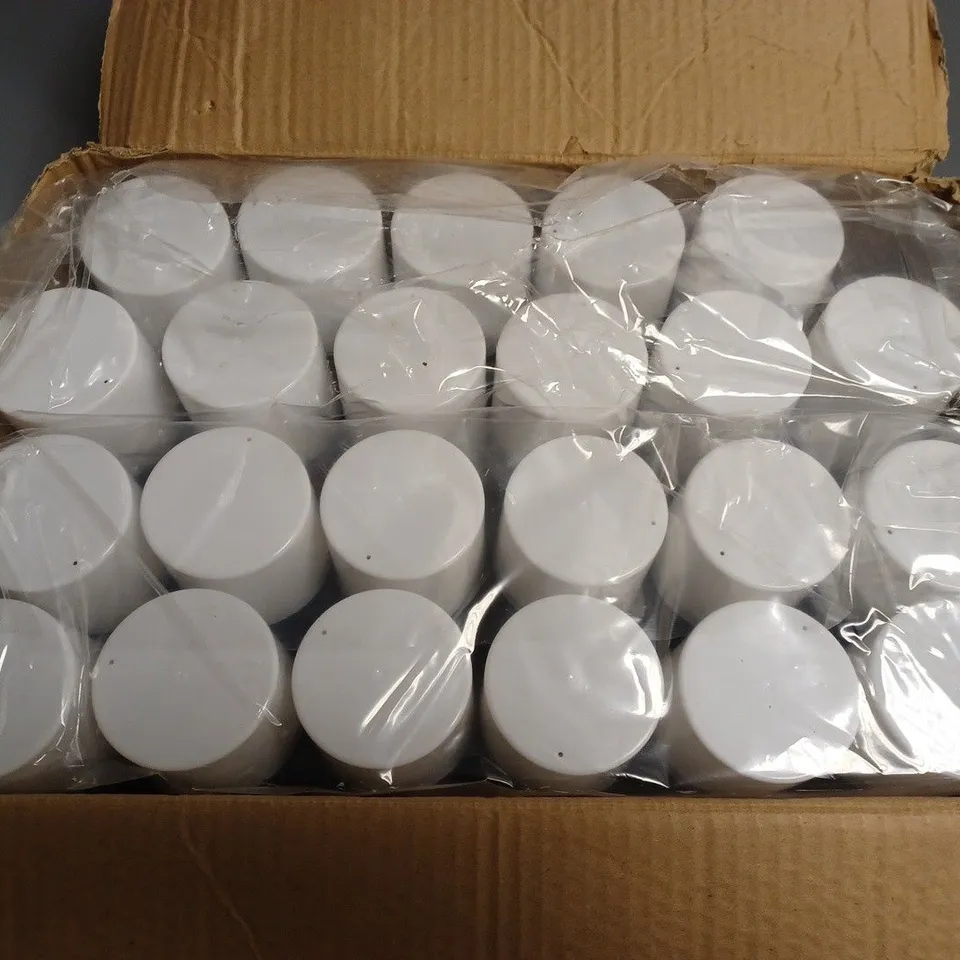 22 HOME & GARDEN PLASTIC SPRAY PAINT IN WHITE (300ml) - COLLECTION ONLY