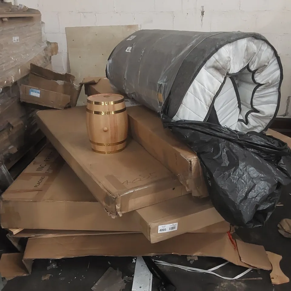 PALLET CONTAINING A LARGE QUANTITY OF ASSORTED FURNITURE PARTS AND MATTRESS ECT
