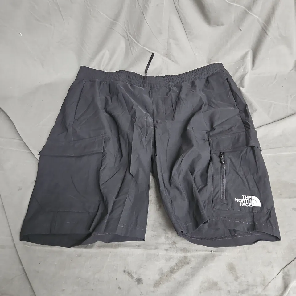 THE NORTH FACE TRISHUL CARGO SHORT IN BLACK SIZE 2XL