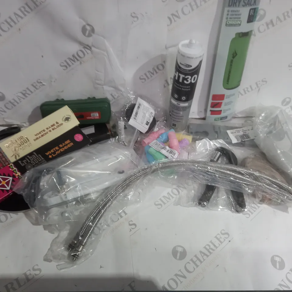 APPROXIMATELY 20 ASSORTED HOME ITEMS INCLUDING DOOR HANDLES WITH LOCKS, SOUL INCENSE SMUDGE STICKS, USB CHARGE FLASH LIGHT