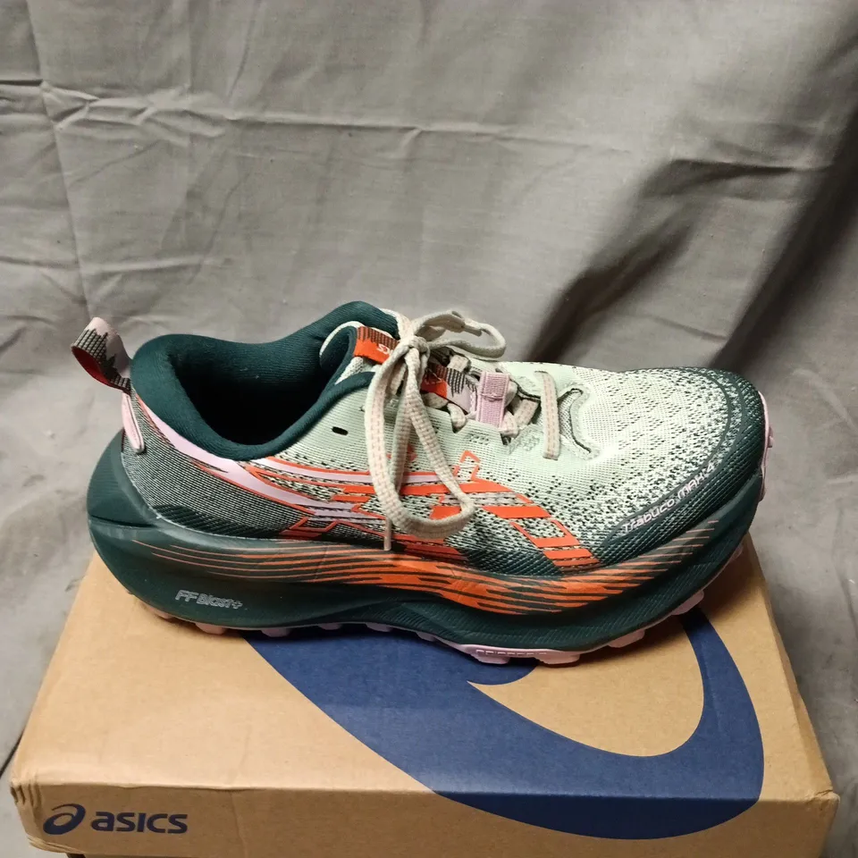ASICS RUNNING SHOES – MINT GREEN WITH PINK OUTSOLE, WOMEN'S SIZE 3.5
