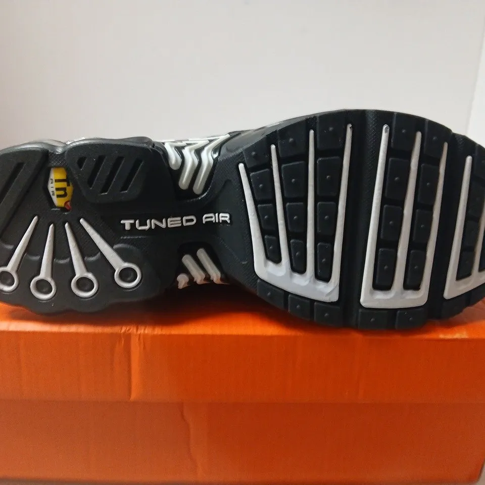 NIKE AIR MAX PLUS III SNEAKERS – BLACK/SILVER, UK 7.5 (MEN'S) – BOXED