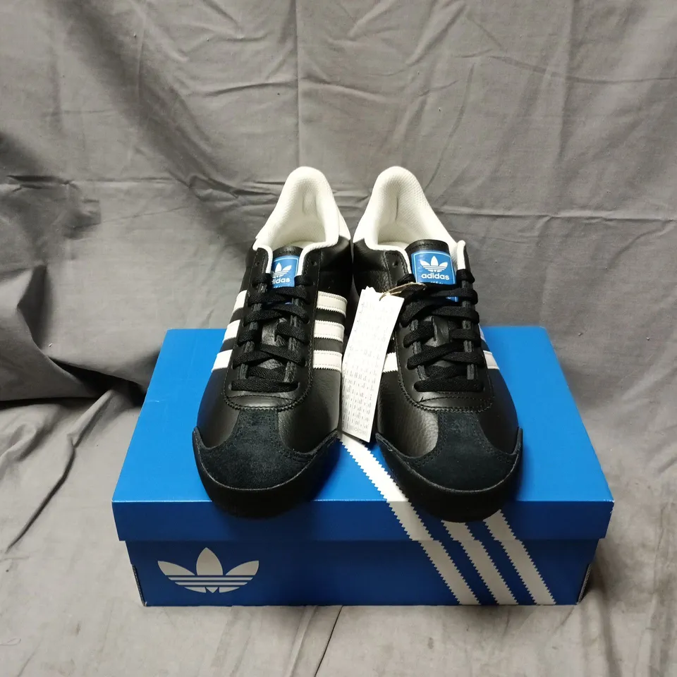 BOXED PAIR OF ADIDAS K 74 TRAINERS IN BLACK - UK 9