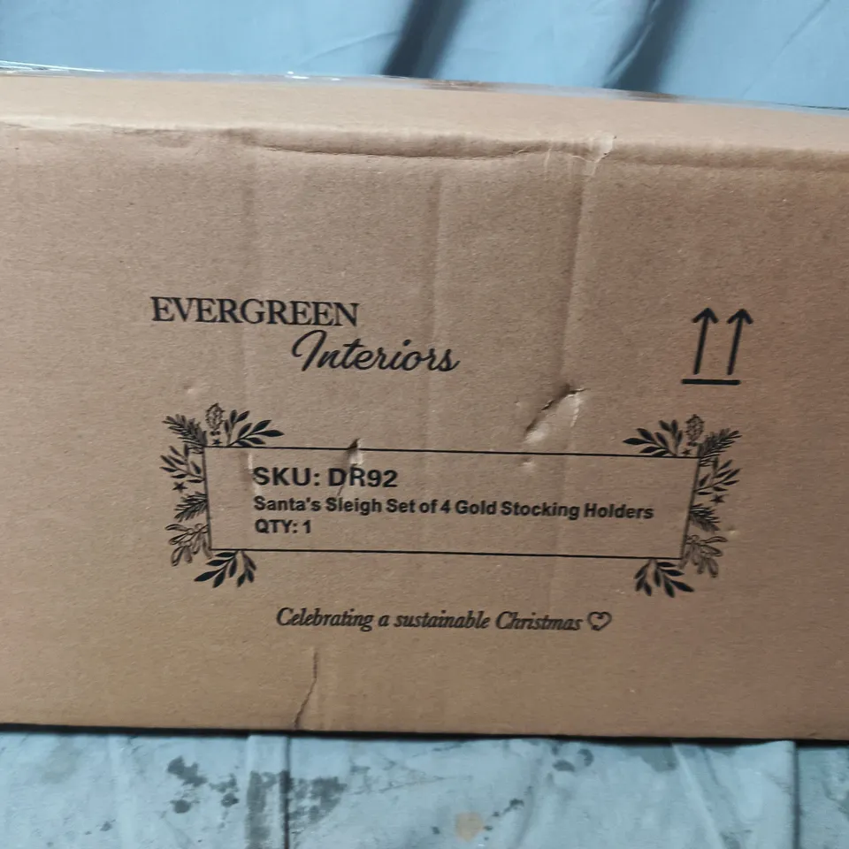 GOLD-TONE REINDEER & SLEIGH CHRISTMAS DECORATIVE SET IN BOX – 4 REINDEER + SLEIGH