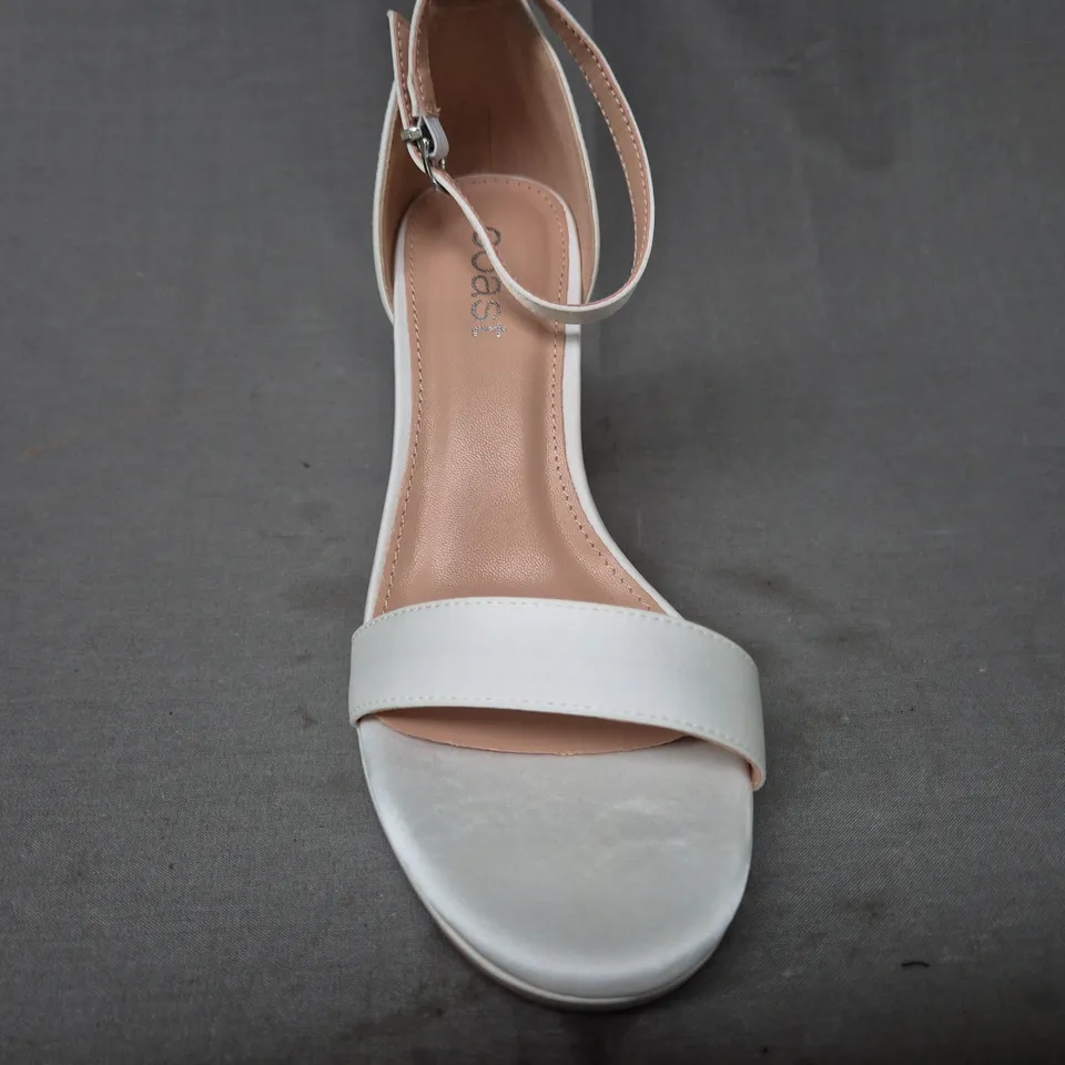 BOXED PAIR OF COAST OPEN TOE HEELED SANDALS IN IVORY SIZE 5