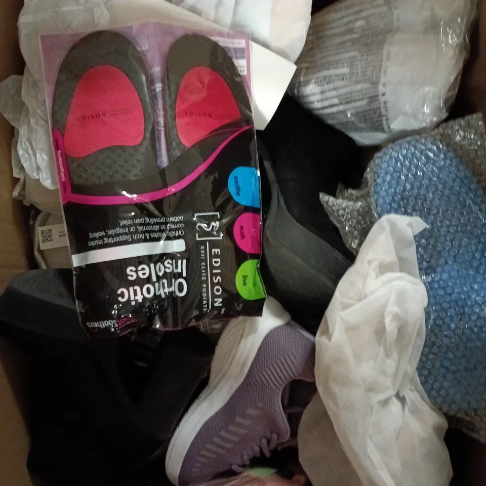 APPROXIMATELY 10 ASSORTED PAIRS OF FOOTWEAR PRODUCTS IN VARIOUS STYLES & SIZES 