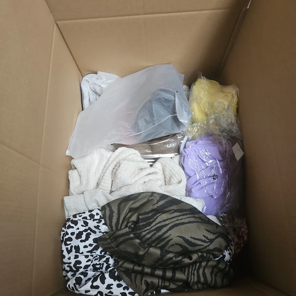 BOX OF APPROXIMATELY 20 ASSORTED CLOTHING ITEMS IN VARIOUS COLOURS, SIZES AND STYLES
