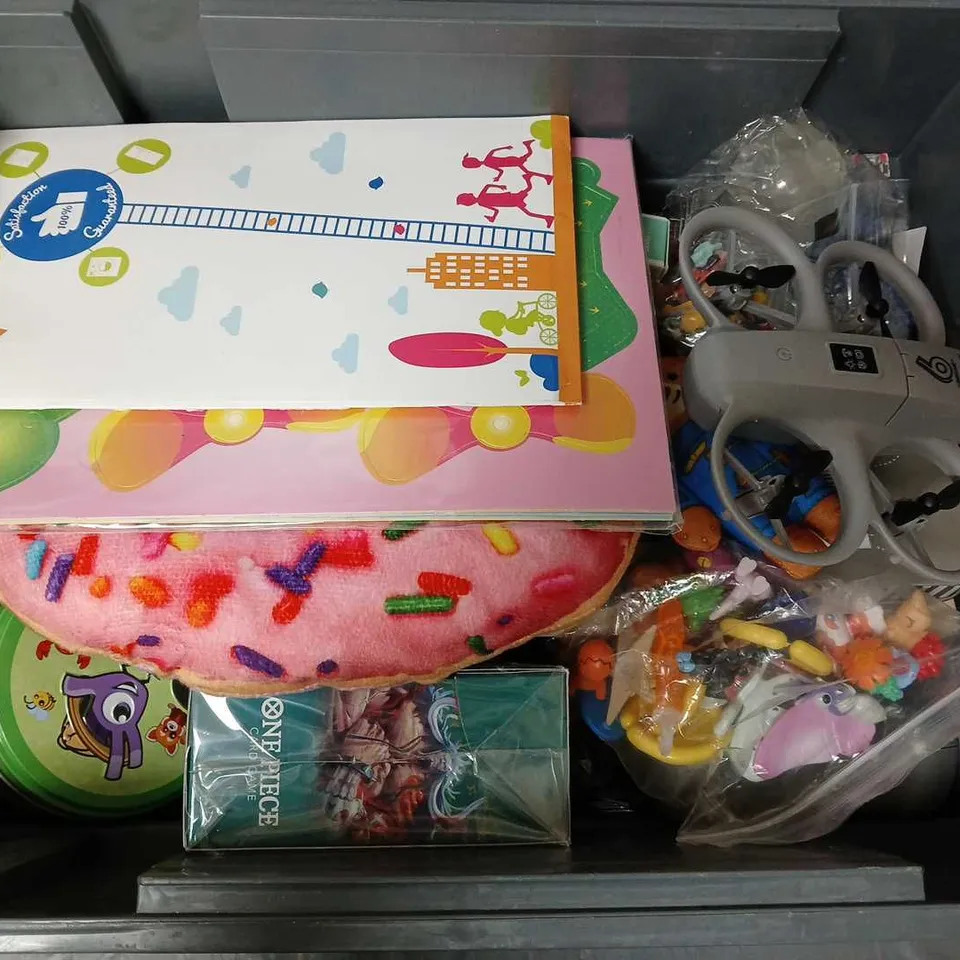 APPROXIMATELY 15 ASSORTED TOYS & GAMES TO INCLUDE DRONE, EUGY STINGRAY, ONE PIECE CARD GAME DOUBLE PACK, ETC