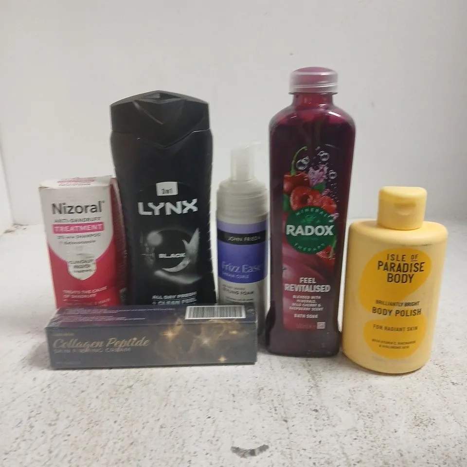 APPROXIMATELY 16 ASSORTED HEALTH & BEAUTY PRODUCTS TO INCLUDE LYNX BLACK 3IN1, RADOX BATH SOAK, NIZORAL SHAMPOO, ETC - COLLECTION ONLY
