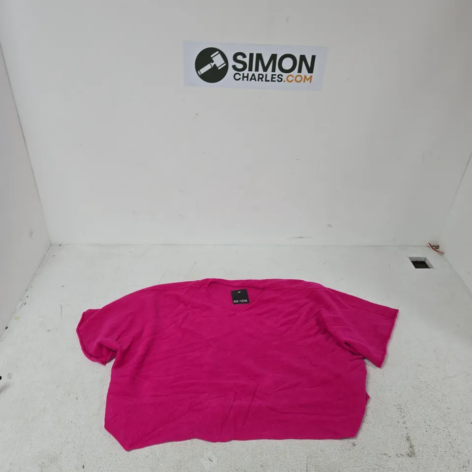 BOX OF APPROXIMATELY 25 ASSORTED ITEMS TO INCLUDE: PURE AND NATURAL PINK PONCHO LIKE JUMPER 