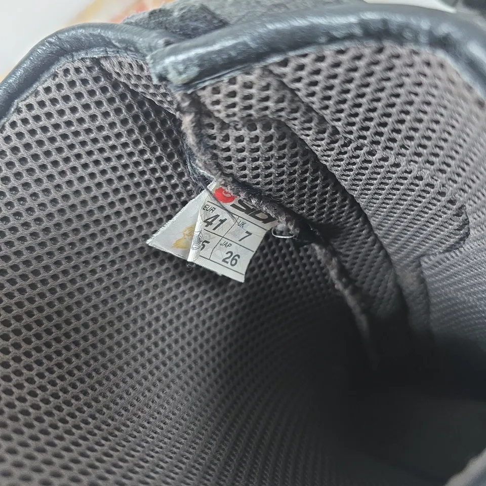 SIDI BLACK MOTORCYCLE BOOTS, UK 7 (EU 41) – PAIR