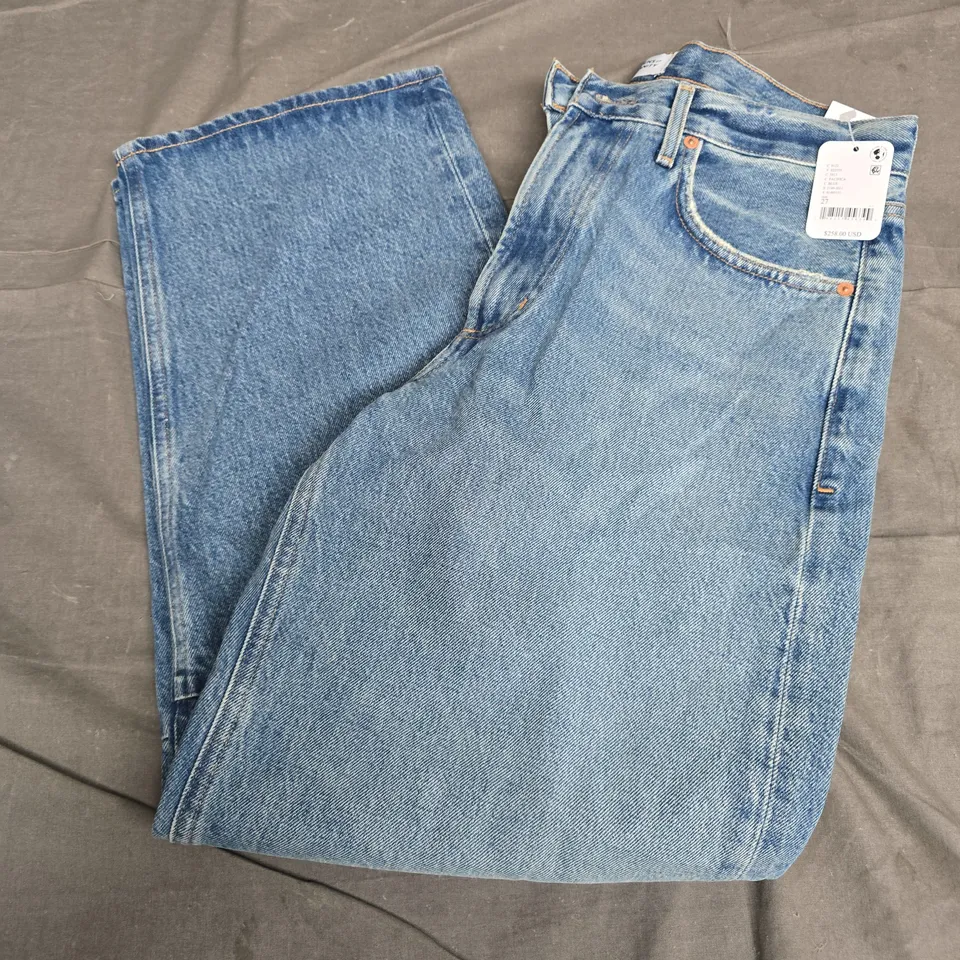 CITIZENS OF HUMANITY MIRO RELAXED JEANS – LIGHT BLUE DENIM, SIZE 27