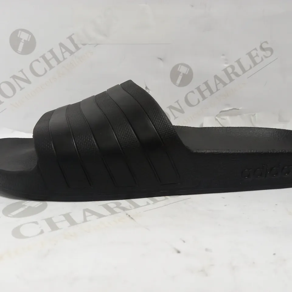 IN THE STYLE OF ADIDAS ADILETTE SLIDERS UK SIZE 9