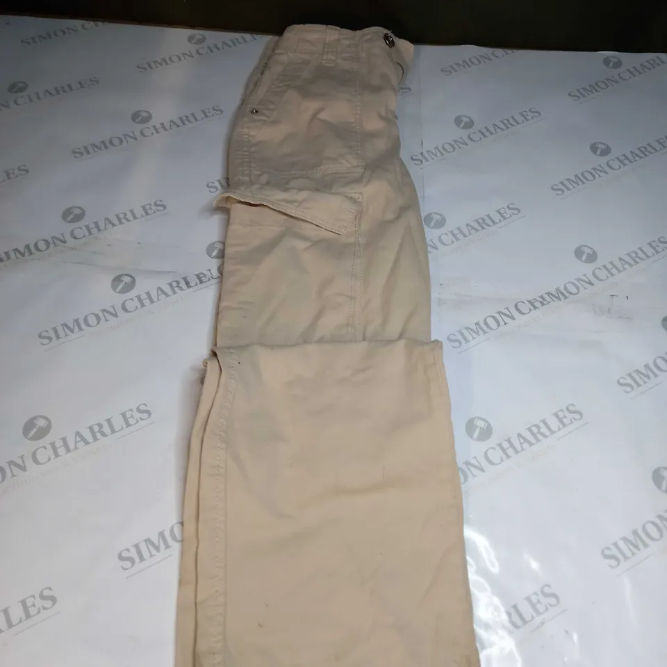 BERSHKA BEIGE CARGO PANTS SIZE 32