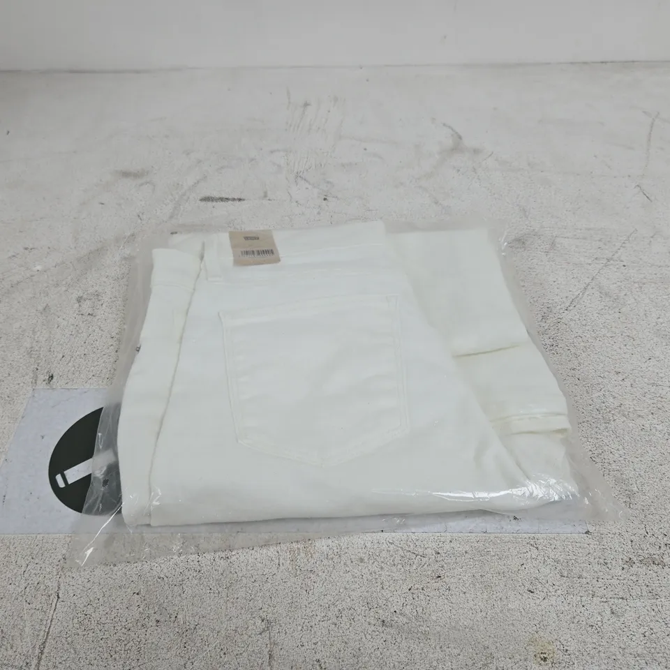 LEVIS SOFT CLEAN WHITE JEANS 318 SHAPING WIDE LEG SIZE 28 X 32 TAGGED BAGGED