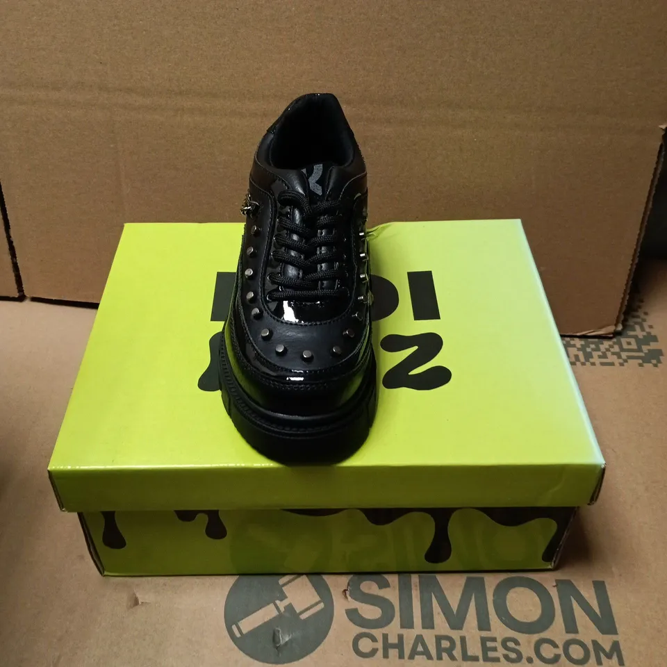 BOXED PAIR OF KOI LIL BANE OF EXILE TRAINERS IN BLACK - UK KIDS SIZE 11