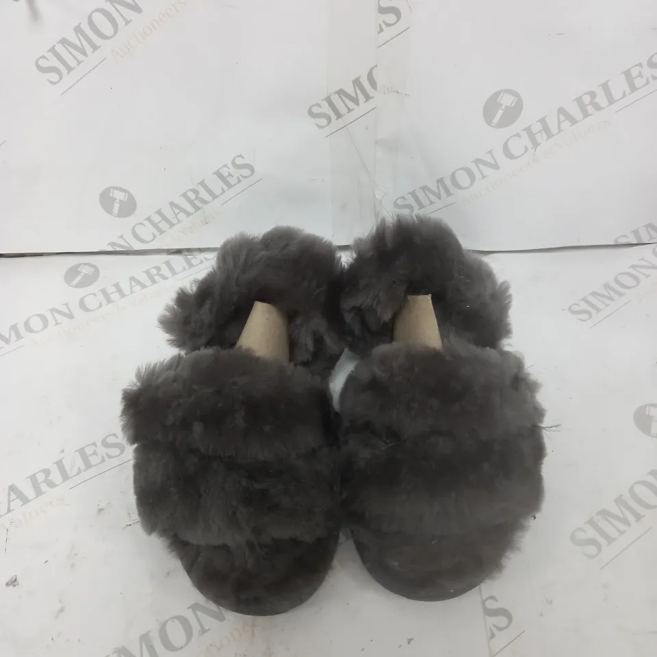 BOXED EMU AUSTRALIA FLUFFY SLIPPERS CHARCOAL SIZE 5