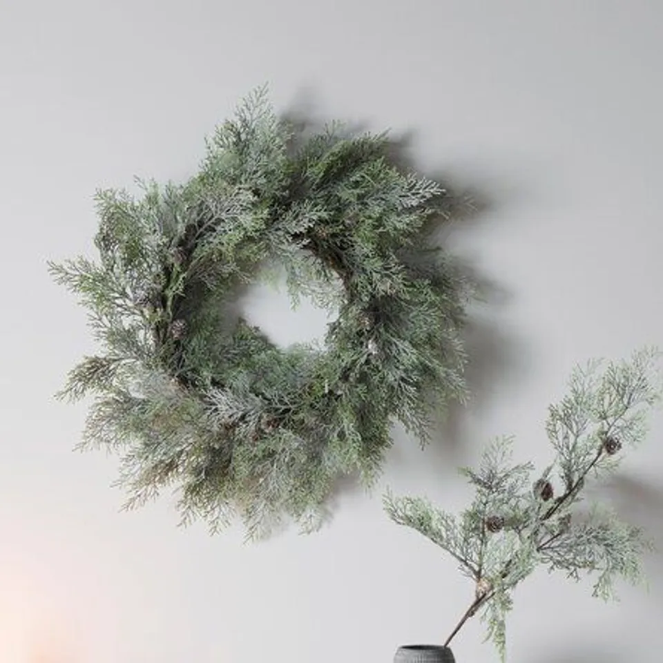 BOXED MIXED FOREST PINE 660X660MM WREATH 