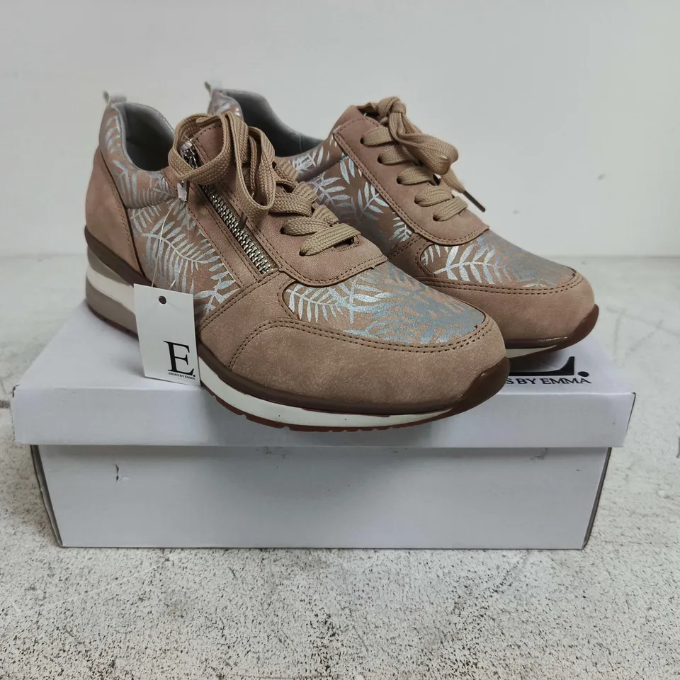 E SHOES BY EMMA WOMEN’S BEIGE TROPICAL PATTERN TRAINERS – UK 6
