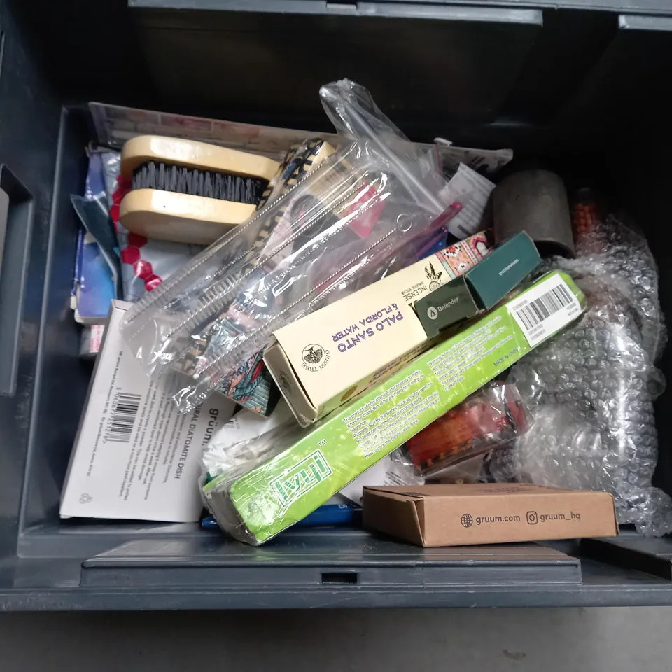 APPROXIMATELY 20 ASSORTED HOUSEHOLD ITEMS TO INCLUDE HAND WARMERS , KIDS CUPS , DISHWASHER TABLETS , ETC 