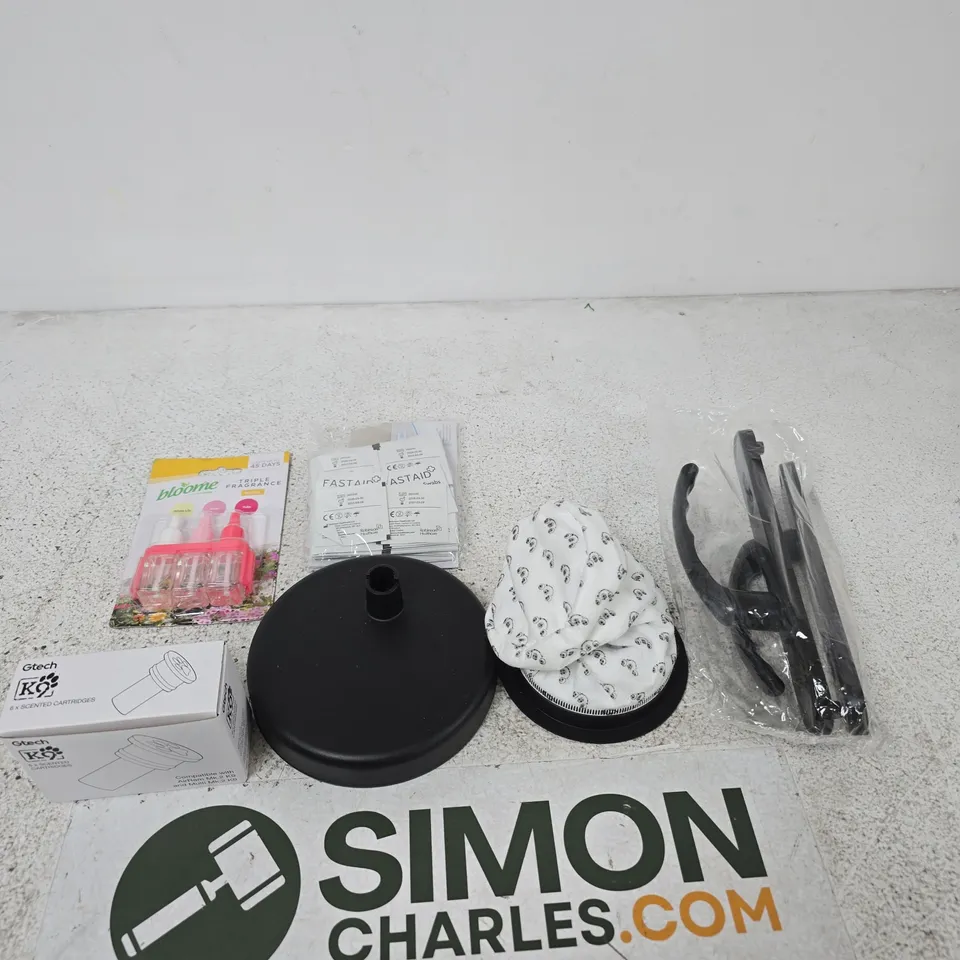 APPROXIMATELY 20 ASSORTED ITEMS INCLUDING G TECH K9 SCENTED CARTRIDGES, BLOOME TRIPLE FRAGRANCE REFILL AND FAST AID PRE-INJECTION SWABS