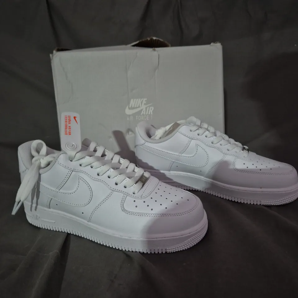 BOXED PAIR OF NIKE AIR FORCE 1 WHITE UK 7 