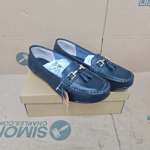 JO & JOE WIDE FIT NAUTICAL NAVY LEATHER LOAFERS – UK 8