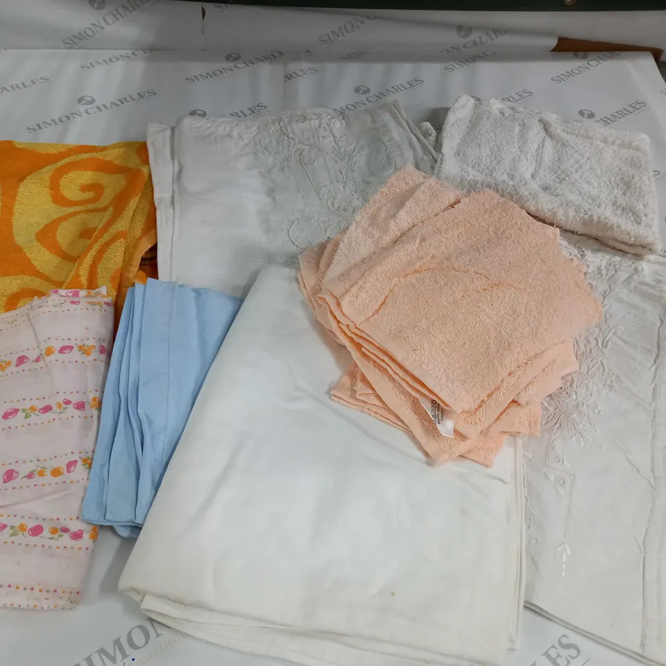 LARGE QUANTITY OF ASSORTED HOME FABRIC ITEMS 