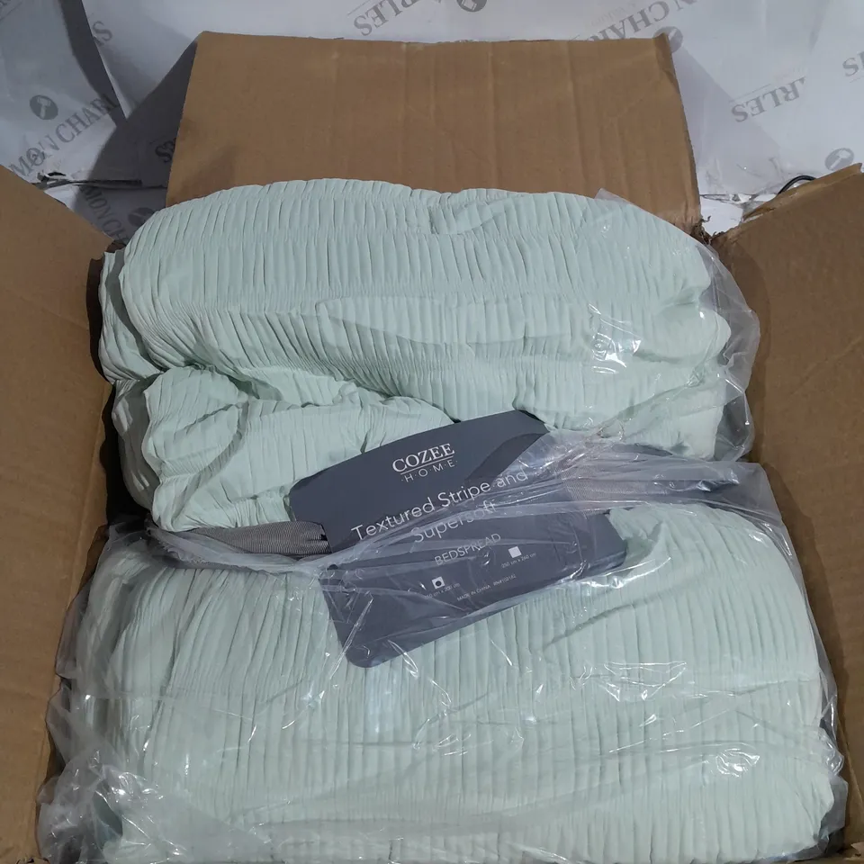 BOXED COZEE HOME TEXTURED STRIPE AND SUPERSOFT BEDSPREAD 