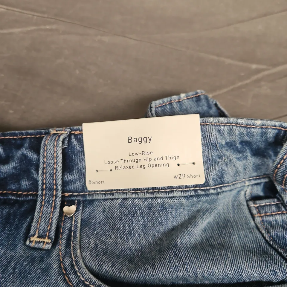 HOLLISTER WOMEN’S LOW-RISE BAGGY JEANS – W29 SHORT